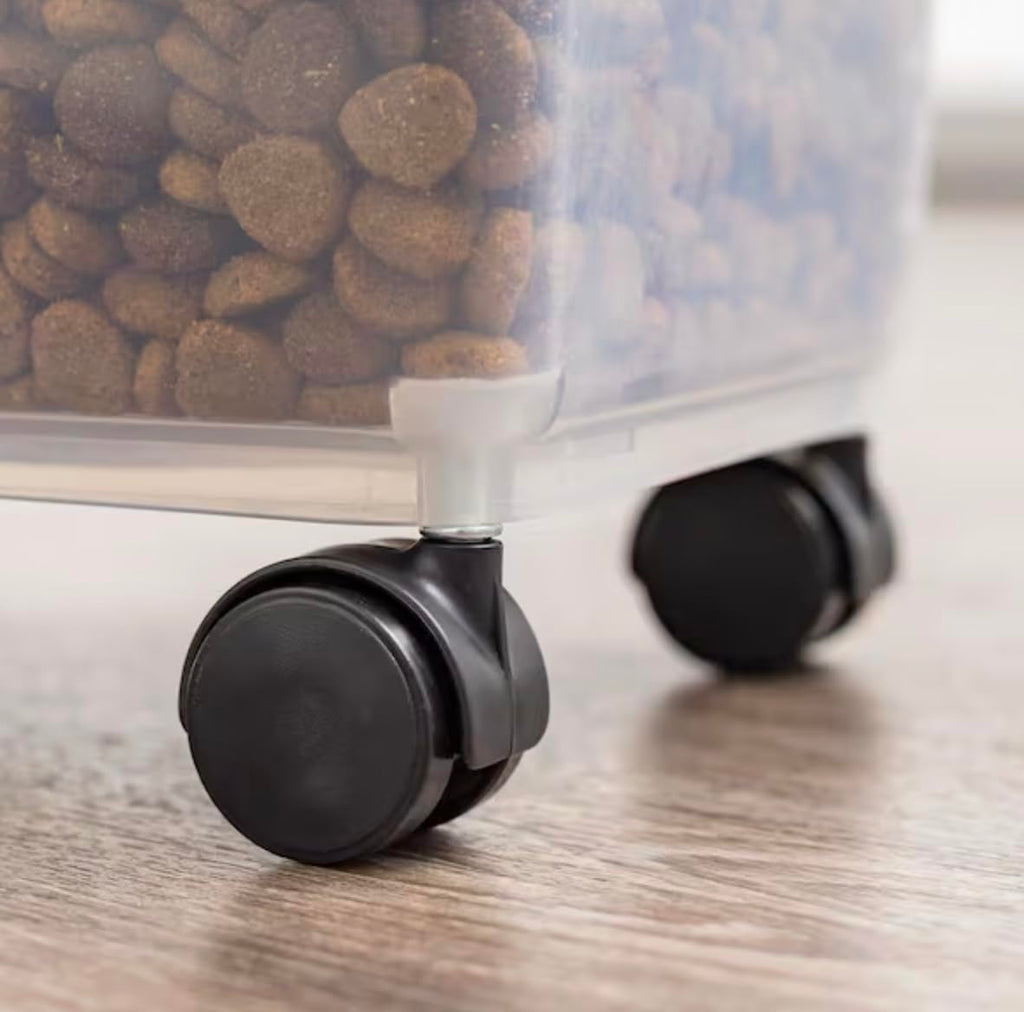 Airtight Pet Food Storage Combo with Scoop Y610